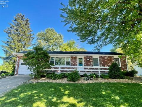 1136 Sommerset Dr, Huron, OH 44839