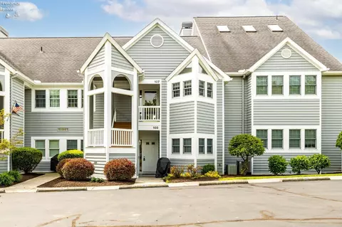 10961 N Bay Point Dr #107, Marblehead, OH 43440