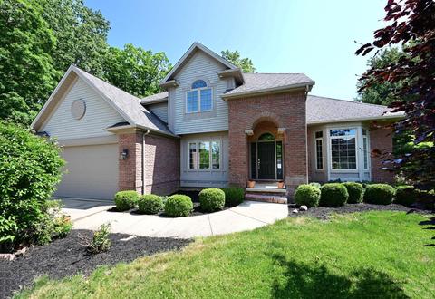 1055 Shawnee Ct, Vermilion, OH 44089