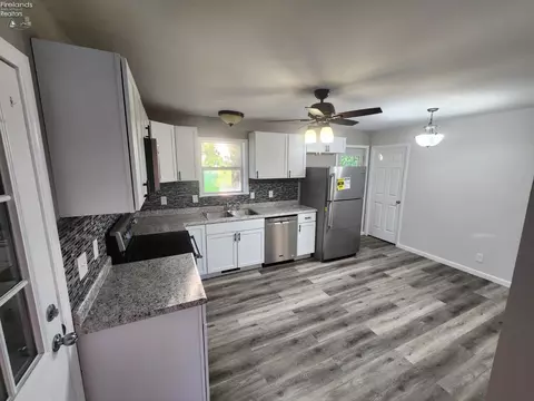 916 S Main St, Willard, OH 44890 photo 7