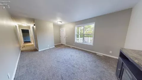 916 S Main St, Willard, OH 44890 photo 5