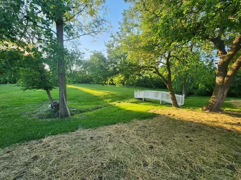 916 S Main St, Willard, OH 44890 photo 2