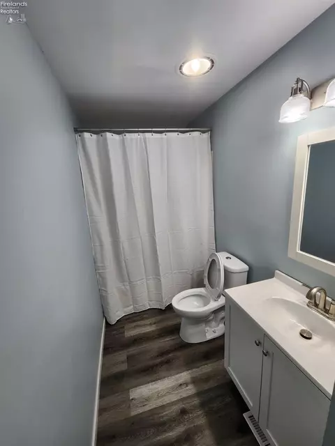 916 S Main St, Willard, OH 44890 photo 9