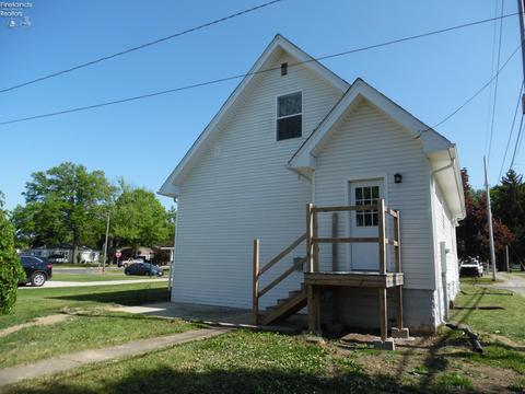 12 W Howard St, Willard, OH 44890 photo 4