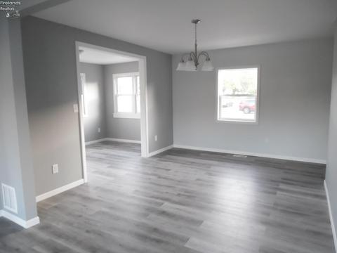 12 W Howard St, Willard, OH 44890 photo 9