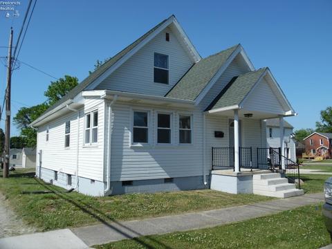 12 W Howard St, Willard, OH 44890