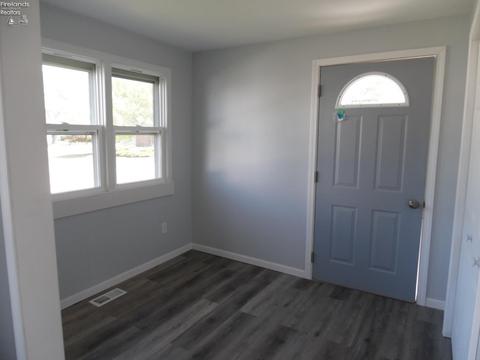 12 W Howard St, Willard, OH 44890 photo 7