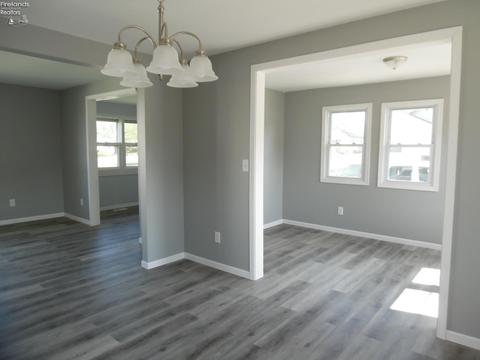 12 W Howard St, Willard, OH 44890 photo 8