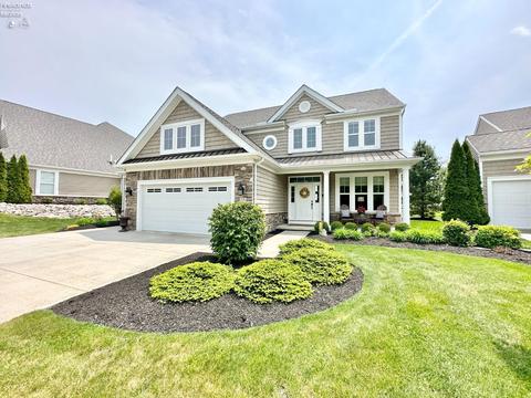 4716 Tradewinds Dr, Port Clinton, OH 43452