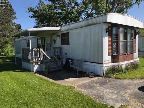 1526 Oak Harbor Rd #9, Fremont, OH 43420