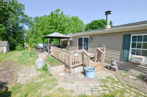 66 N Erie Beach Rd, Marblehead, OH 43440