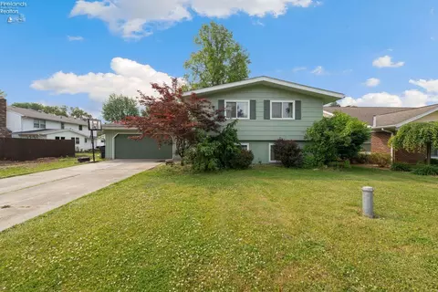 1943 Martin Ave, Fremont, OH 43420