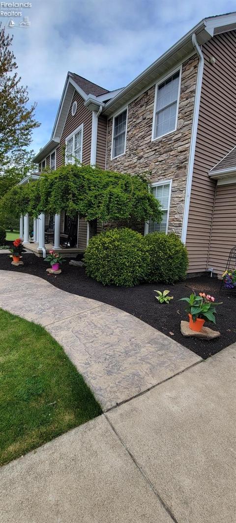 1007 Eagle Ridge Dr, Huron, OH 44839 photo 4