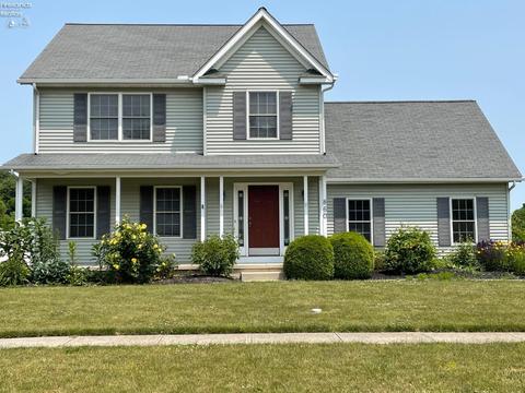 860 Bryant Dr, Vermilion, OH 44089