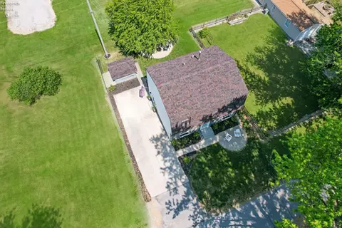 121 E Shawnee Trl, Sandusky, OH 44870 photo 4