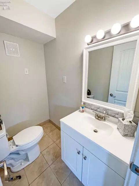 121 E Shawnee Trl, Sandusky, OH 44870 photo 18