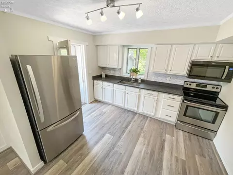121 E Shawnee Trl, Sandusky, OH 44870 photo 11