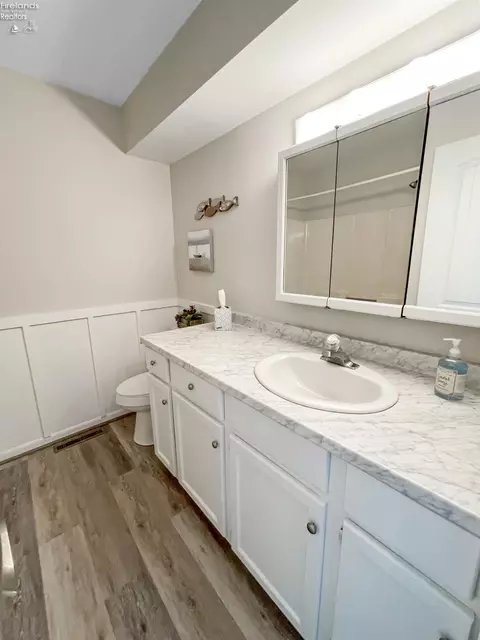121 E Shawnee Trl, Sandusky, OH 44870 photo 32