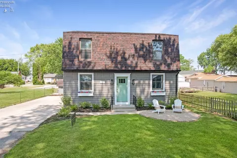121 E Shawnee Trl, Sandusky, OH 44870
