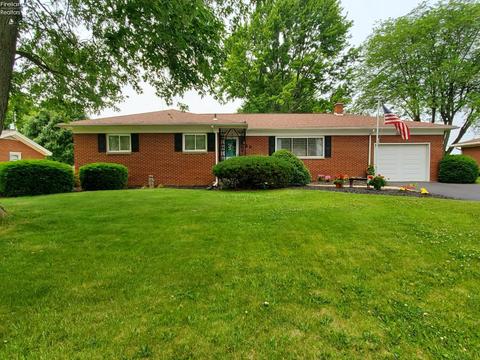 45 Teakwood Dr, Tiffin, OH 44883