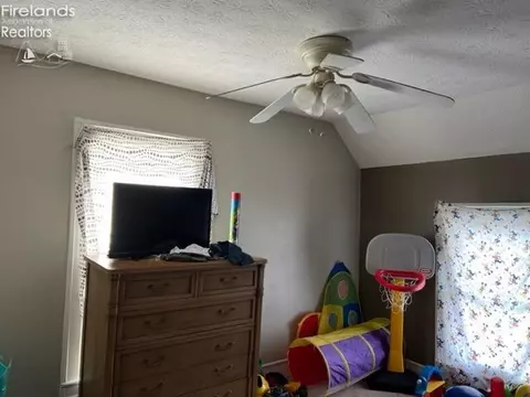 735 E Main St, Bellevue, OH 44811 photo 9