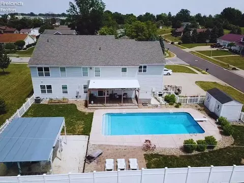 1002 Armstrong St, Willard, OH 44890 photo 2