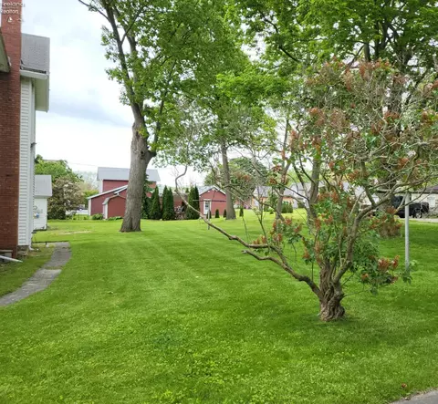 306 Stone St, Marblehead, OH 43440 photo 2