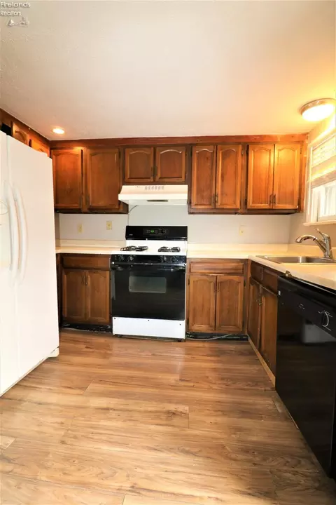 14 Harkness St, Norwalk, OH 44857 photo 6
