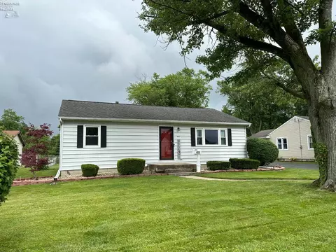 423 Buckingham Dr, Bellevue, OH 44811