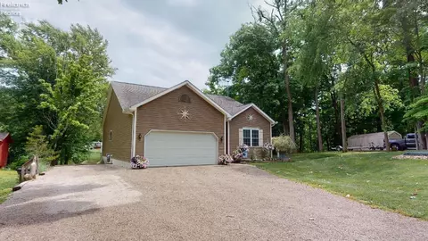330 Portage Path, Willard, OH 44890 photo 2