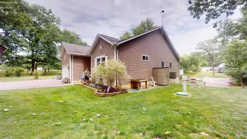 330 Portage Path, Willard, OH 44890 photo 4