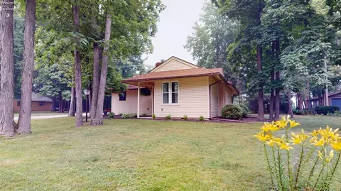 768 Holiday Dr, Willard, OH 44890 photo 5