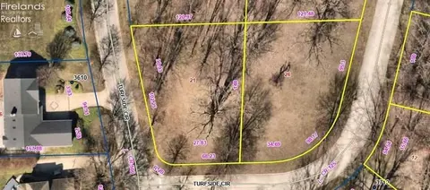 21 Turfside Cir, Huron, OH 44839