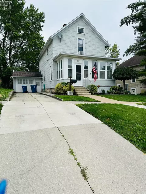 527 S Clover St, Fremont, OH 43420