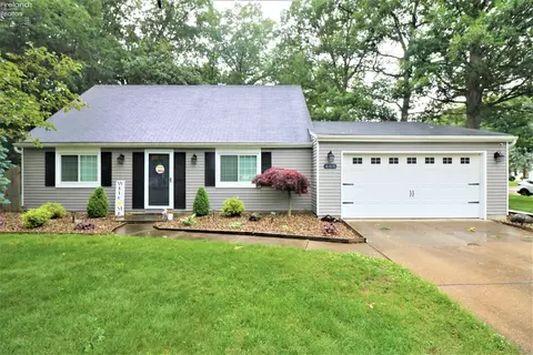 688 Arlington Dr, Vermilion, OH 44089