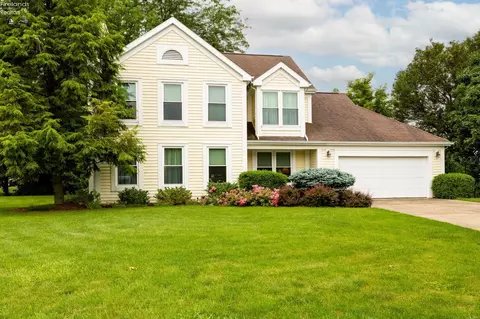 618 W Stoneplace Dr, Sandusky, OH 44870