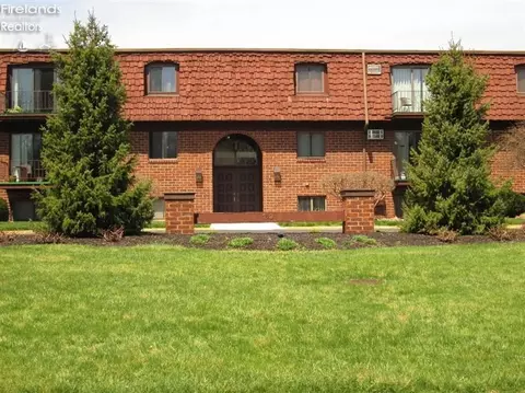 119 Stonyridge Dr #102, Sandusky, OH 44870