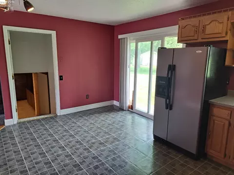 319 E Forest St, Clyde, OH 43410 photo 4