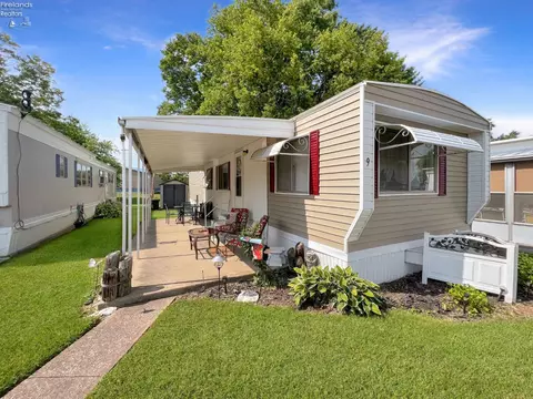 3575 NE Catawba Rd #9, Port Clinton, OH 43452