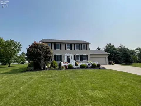 151 S Brookside Dr, Oak Harbor, OH 43449