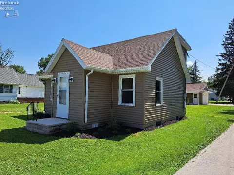 800 Upton Rd, Fremont, OH 43420