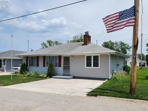 247 N Maplewood Dr, Marblehead, OH 43440