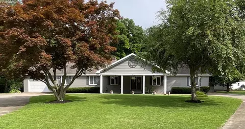 1553 Williams Dr, Fremont, OH 43420
