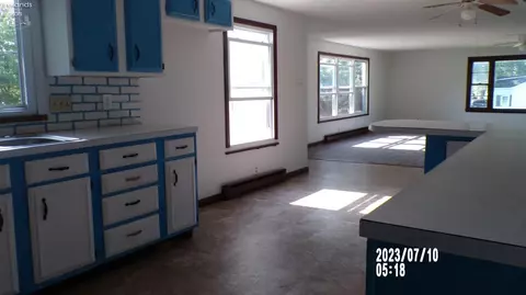 725 S Main St, Willard, OH 44890 photo 18