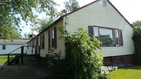 725 S Main St, Willard, OH 44890 photo 9