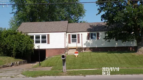 725 S Main St, Willard, OH 44890 photo 2