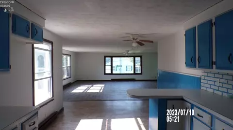 725 S Main St, Willard, OH 44890 photo 22