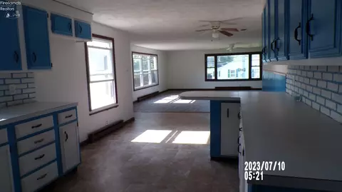 725 S Main St, Willard, OH 44890 photo 15