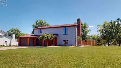 531 Cottonwood Dr, Willard, OH 44890