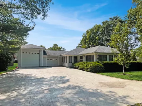 6656 N California Dr, Oak Harbor, OH 43449